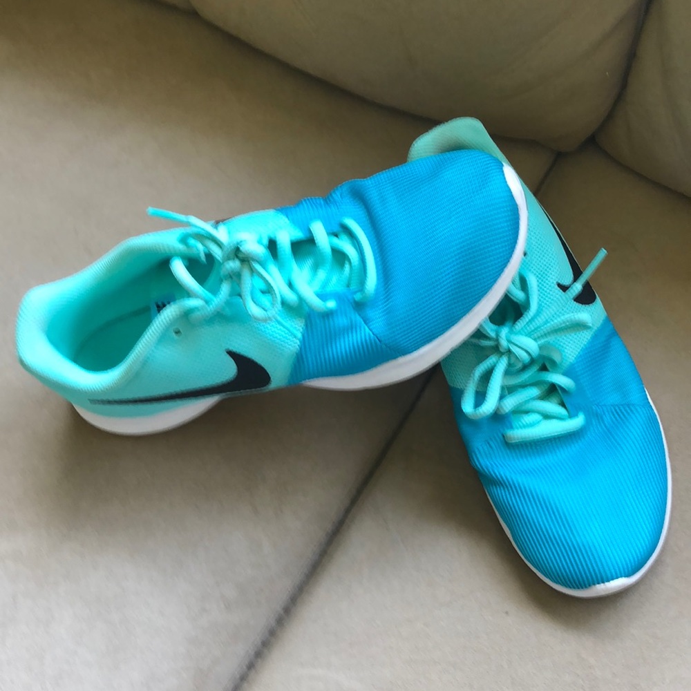 Sneakers - Picture 2 of 5
